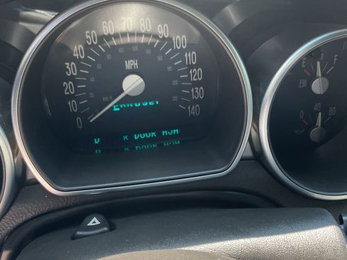 Used 2005 Chevrolet SSR w/ Preferred Equipment Group image 8