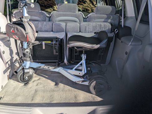 Used 2004 Pontiac Montana w/ Climate Package image 14