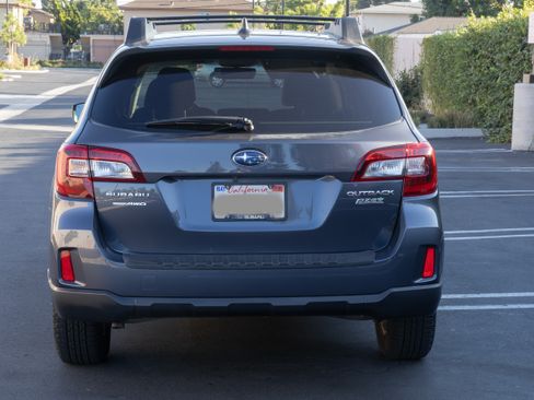 Used 2017 Subaru Outback 2.5i Premium image 10