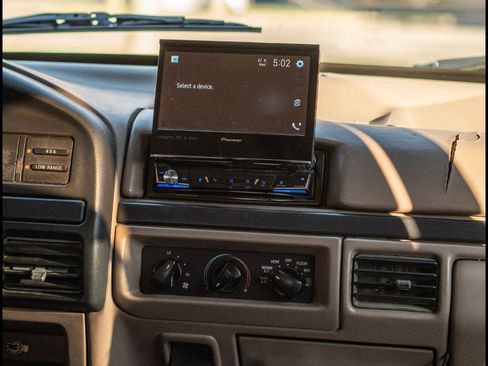 Used 1996 Ford Bronco image 10