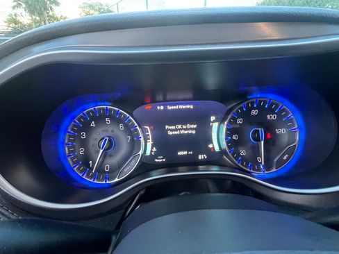 Used 2018 Chrysler Pacifica Limited FWD image 22