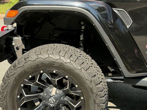 Used 2018 Jeep Wrangler Unlimited Rubicon AWD/4WD image 17
