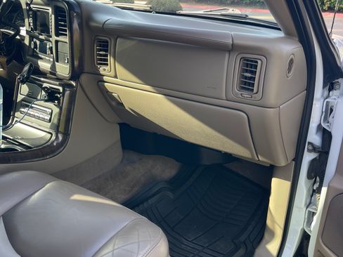 Used 2004 GMC Yukon XL Denali image 18