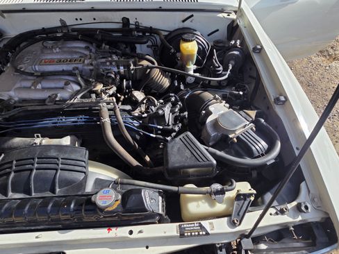 Used 1993 Toyota Pickup Deluxe image 27