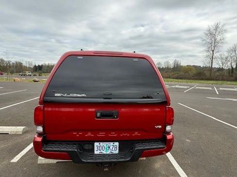 Used 2018 Toyota Tacoma TRD Off-Road w/ TRD Premium Off Road Package image 6
