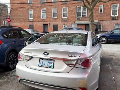 Used 2012 Hyundai Sonata Hybrid image 6