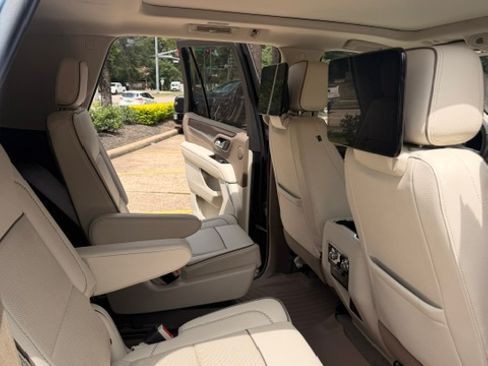 Used 2021 GMC Yukon Denali w/ Denali Premium Package RWD image 10