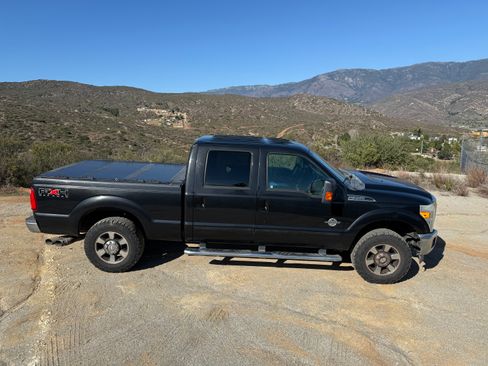 Used 2011 Ford F250 Lariat w/ Lariat Interior Pkg AWD/4WD image 8