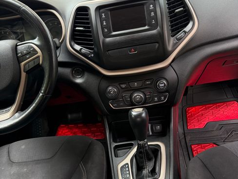 Used 2015 Jeep Cherokee Latitude w/ Cold Weather Group FWD image 15