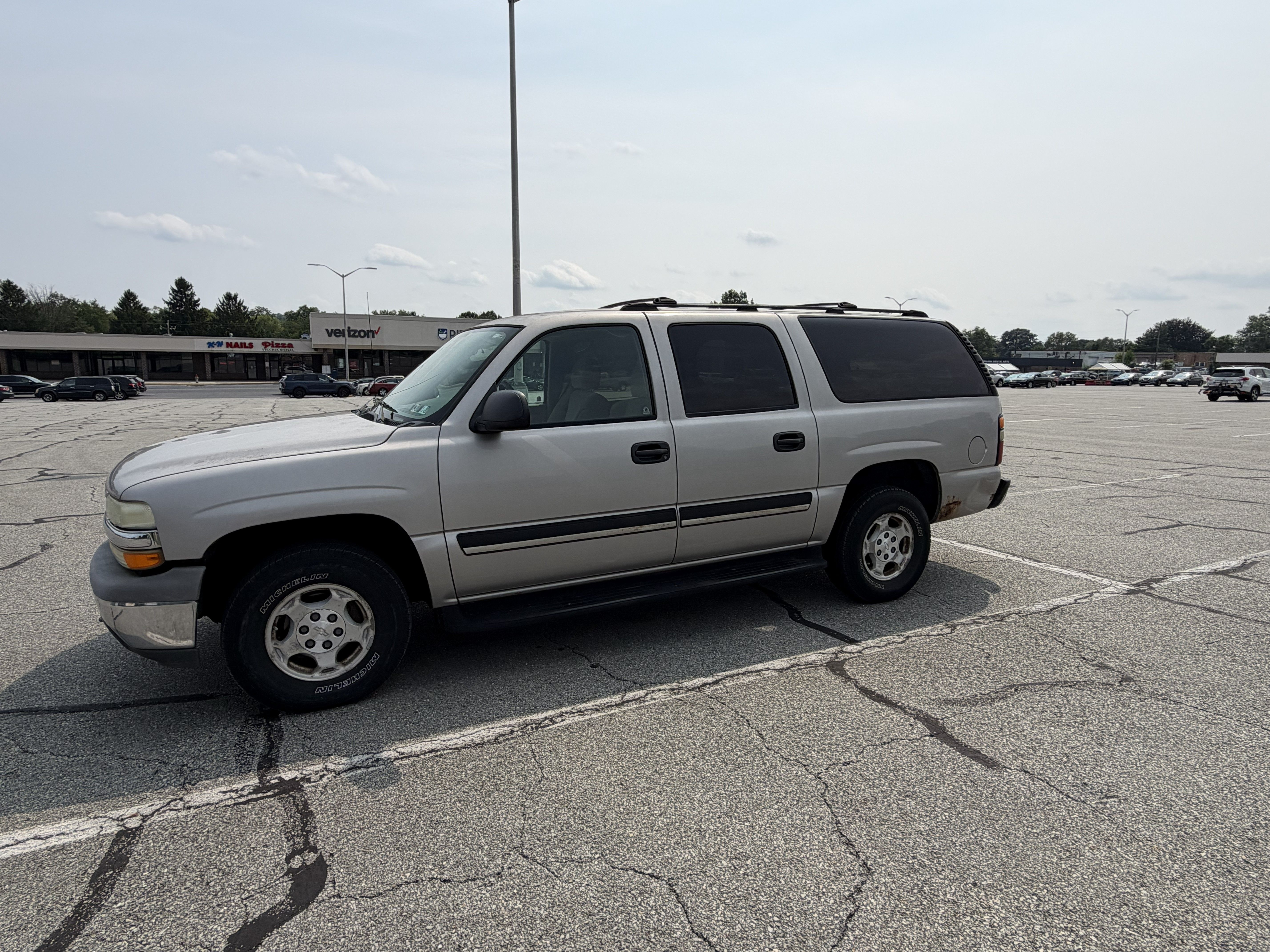 Used 2004 Chevrolet Suburban LS w/ Preferred Equipment Group AWD/4WD image 5