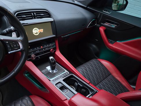 Used 2020 Jaguar F-PACE SVR image 8