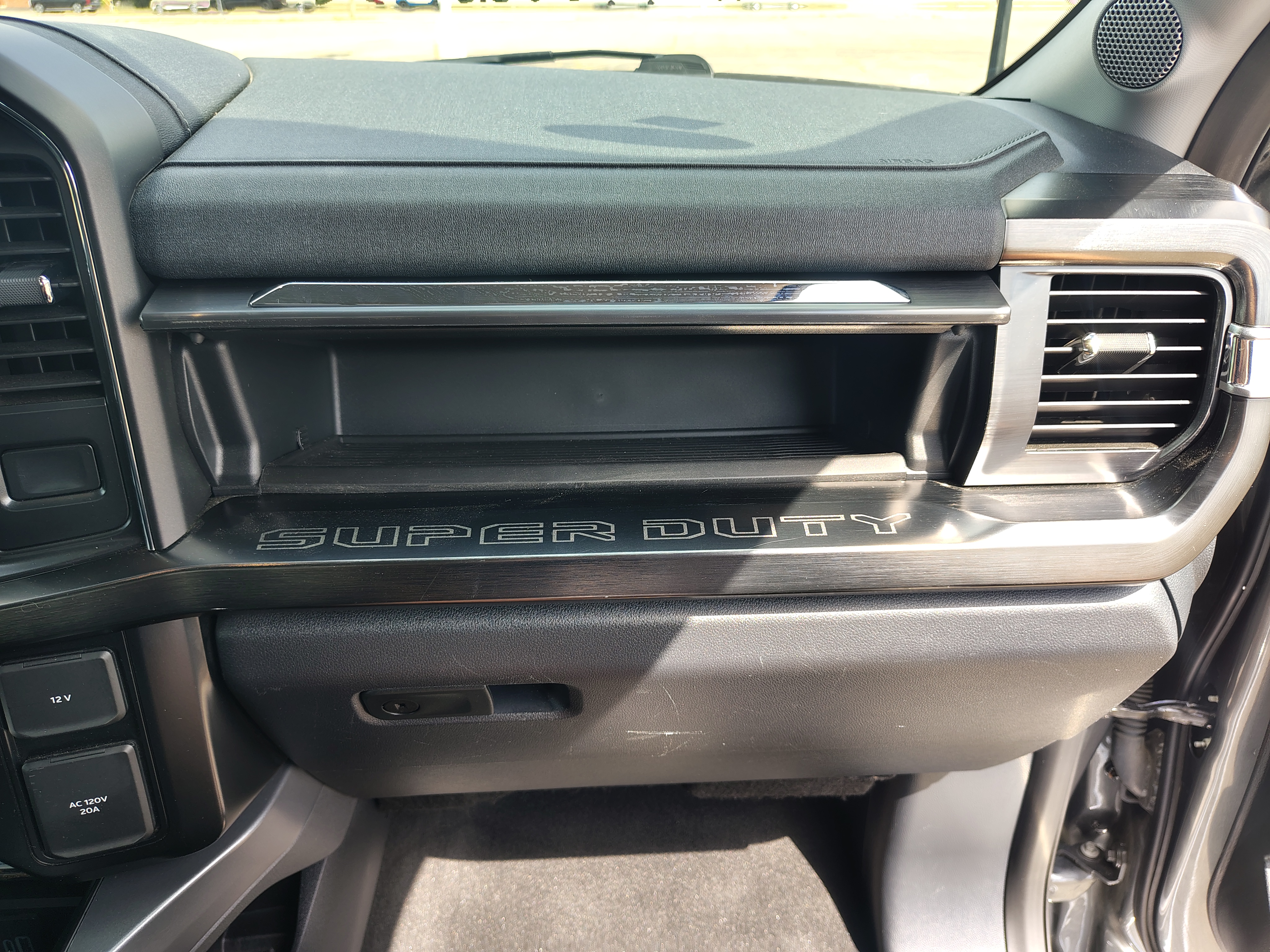 Used 2024 Ford F250 Lariat w/ Chrome Package AWD/4WD image 6