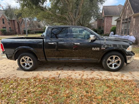 Used 2016 RAM 1500 Laramie w/ Convenience Group image 8