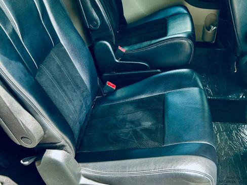 Used 2017 Dodge Grand Caravan SXT FWD image 12