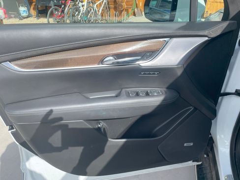 Used 2023 Cadillac XT6 Sport w/ LPO, ONYX Package image 10