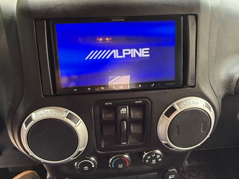 Used 2016 Jeep Wrangler Unlimited Sahara w/ Connectivity Group image 21