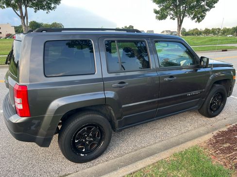 Used 2017 Jeep Patriot Sport AWD/4WD image 12