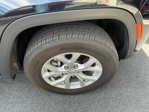 Used 2023 Jeep Grand Cherokee Limited AWD/4WD image 10