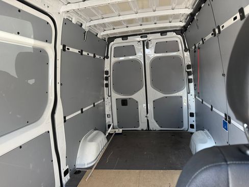 Used 2021 Mercedes-Benz Sprinter 2500 image 2