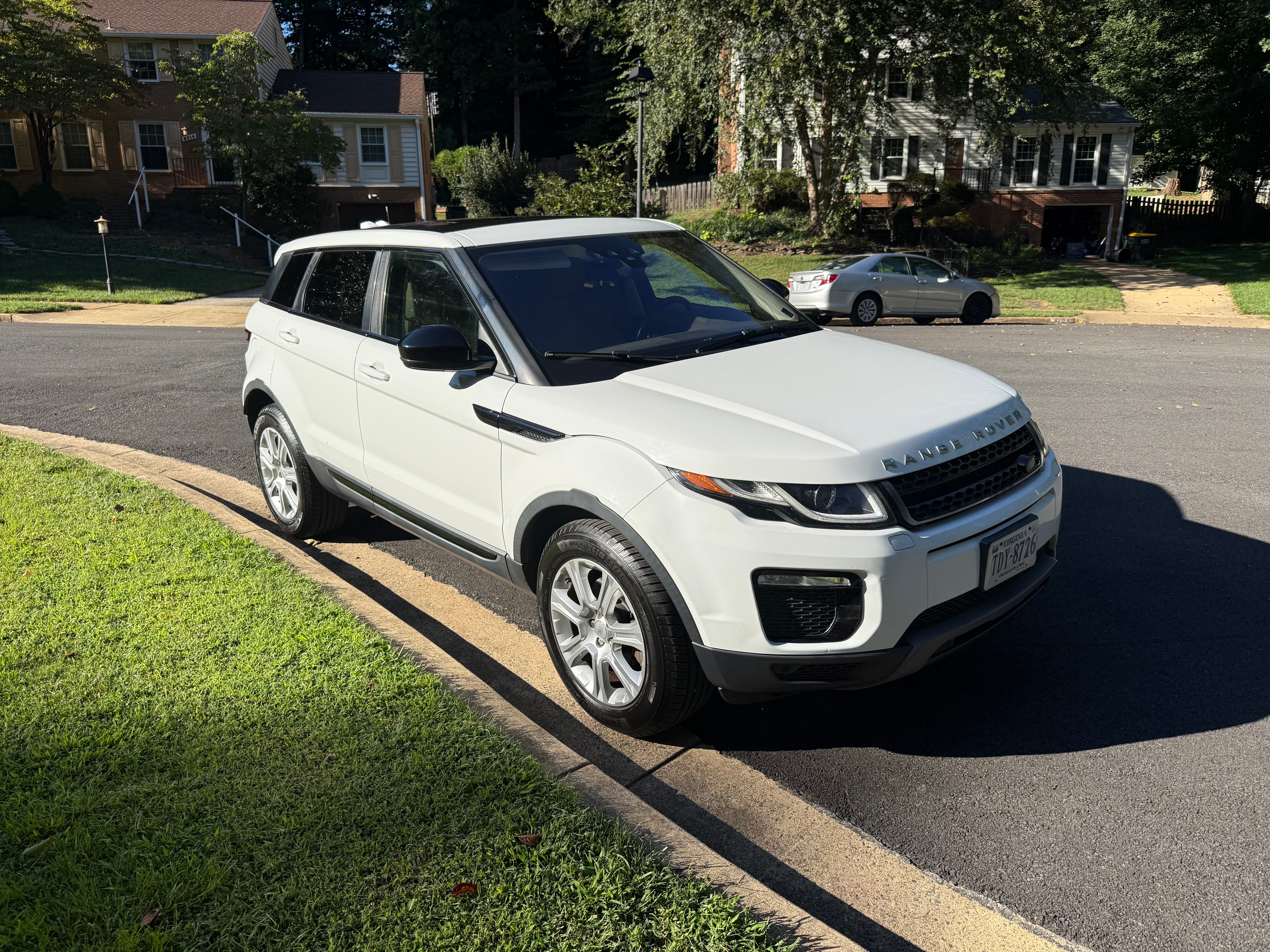 Used 2018 Land Rover Range Rover Evoque SE Premium AWD/4WD image 1