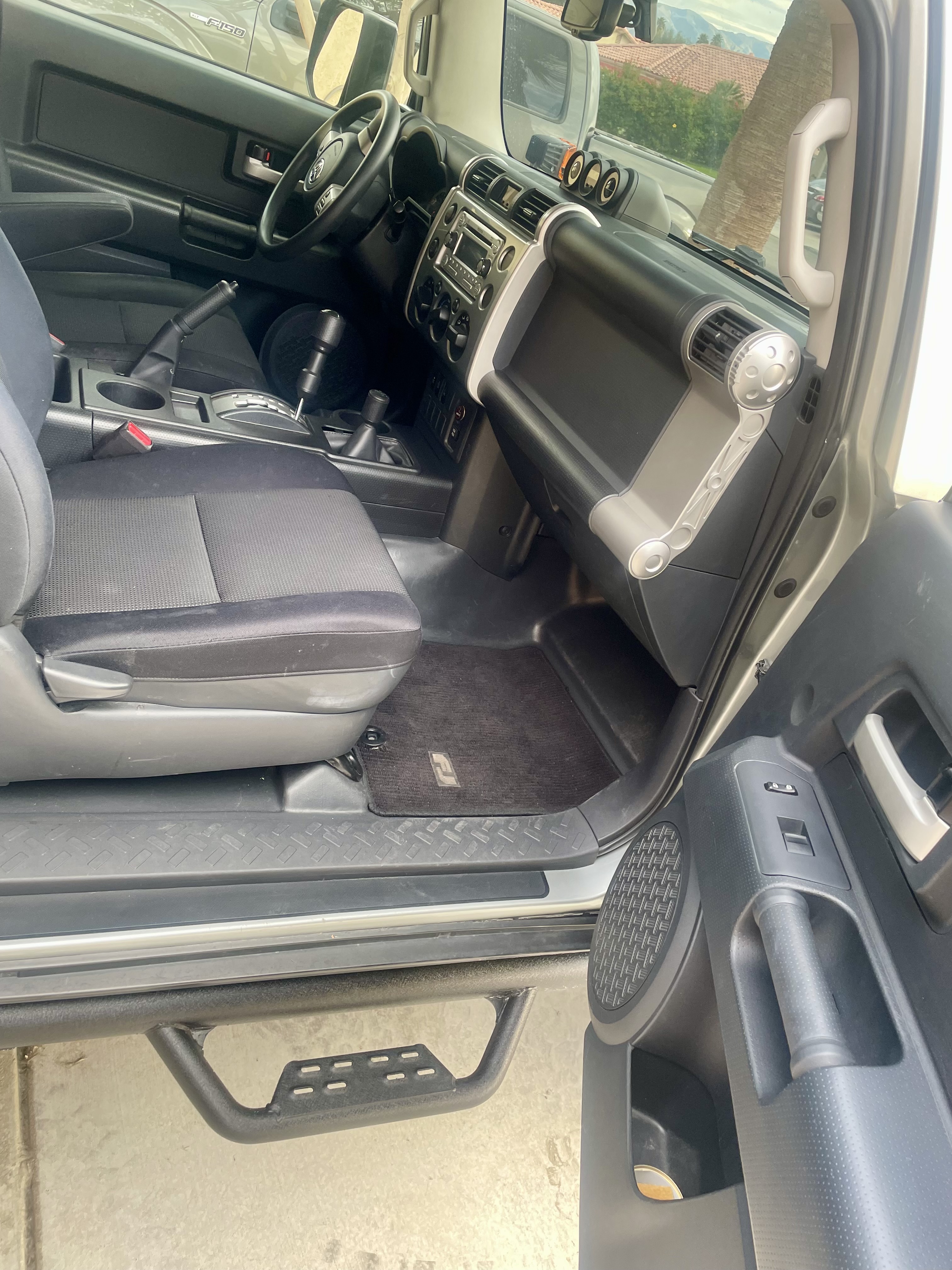 Used 2012 Toyota FJ Cruiser 4WD w/ Convenience Pkg image 29