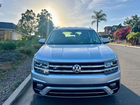Used 2018 Volkswagen Atlas SE w/ R-Line Package image 2