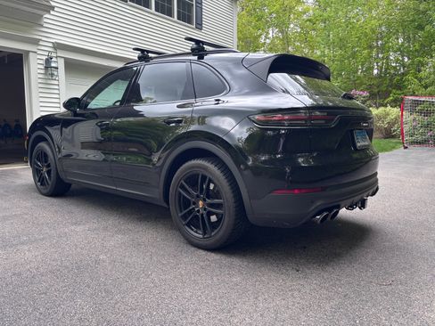 Used 2021 Porsche Cayenne AWD/4WD image 6