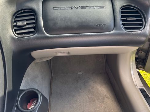 Used 2001 Chevrolet Corvette Coupe w/ Preferred Equipment Group2 image 15