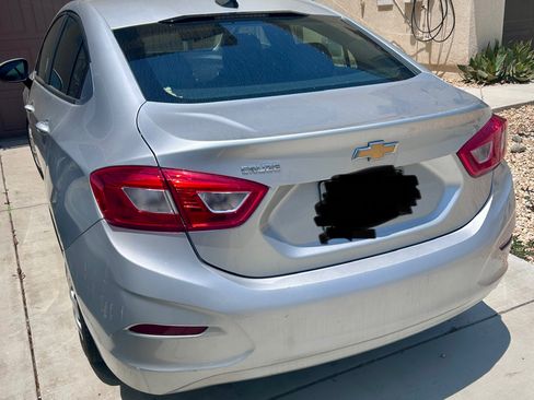 Used 2017 Chevrolet Cruze LS FWD image 5