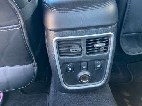 Used 2014 Chrysler 300 C image 10