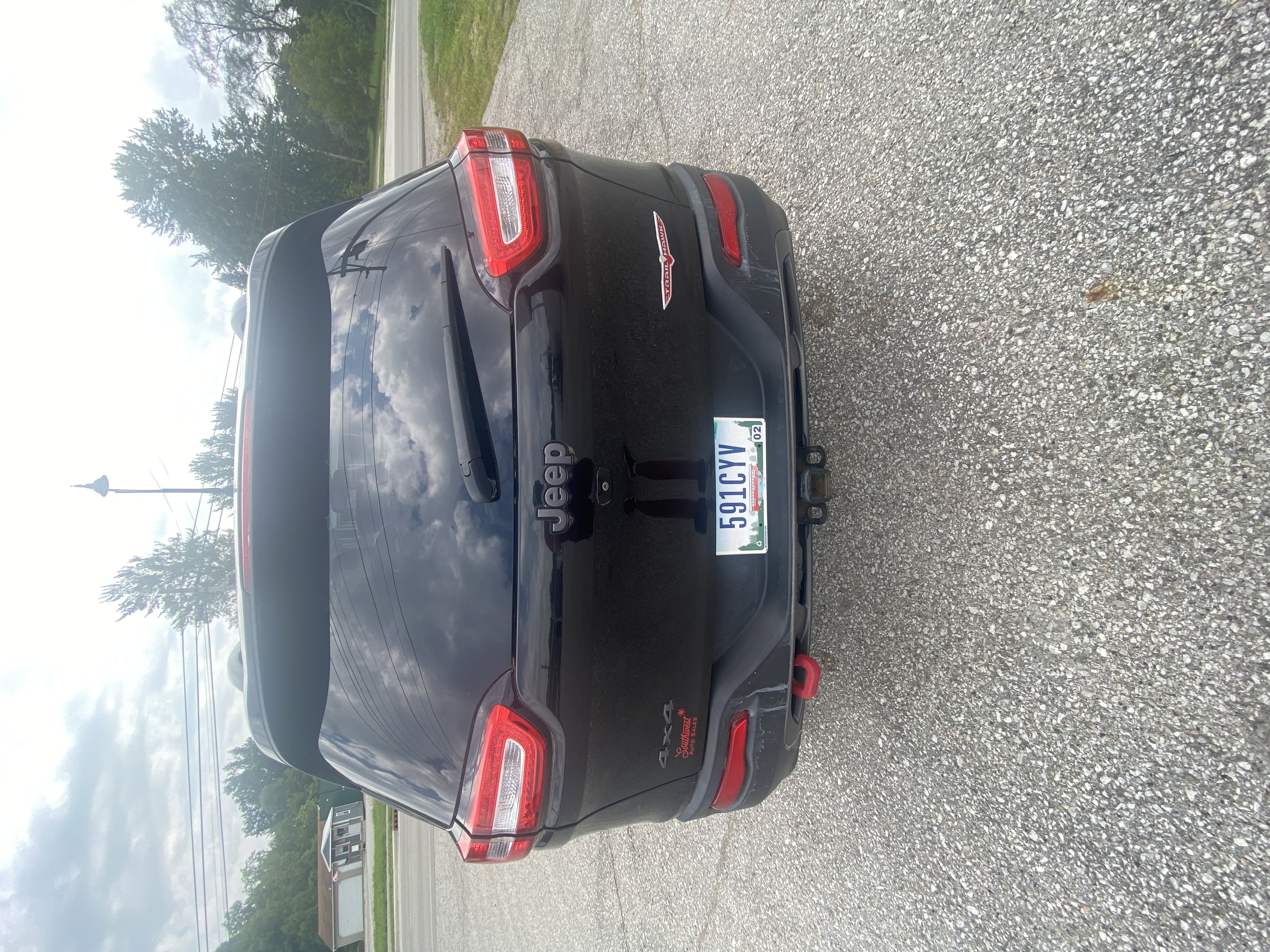 Used 2016 Jeep Cherokee Trailhawk w/ Trailer Tow Group AWD/4WD image 2