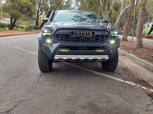 Used 2025 Toyota Tacoma 4x4 Double Cab Hybrid image 5