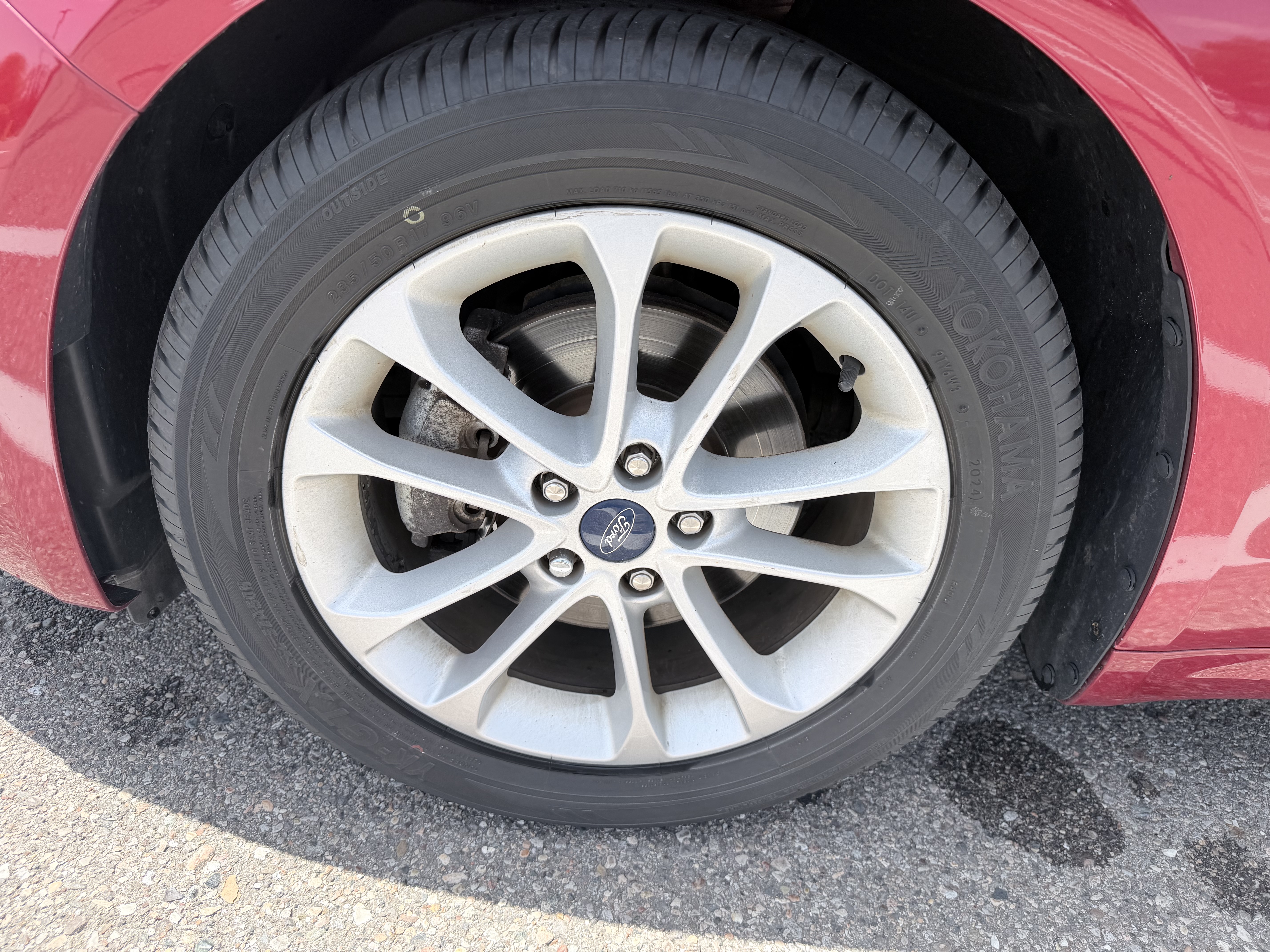 Used 2020 Ford Fusion SE FWD image 14