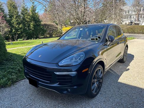 Used 2015 Porsche Cayenne S image 1