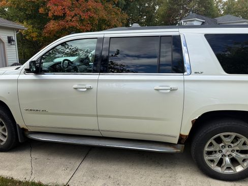 Used 2015 GMC Yukon XL SLT w/ Open Road Package image 1