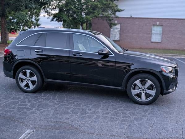 Used 2018 Mercedes-Benz GLC 300 w/ Premium Package image 5