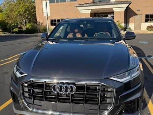 Used 2021 Audi Q8 Premium Plus w/ Premium Plus Package image 4