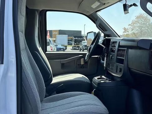 Used 2024 Chevrolet Express 3500 w/ Power Convenience Package image 12