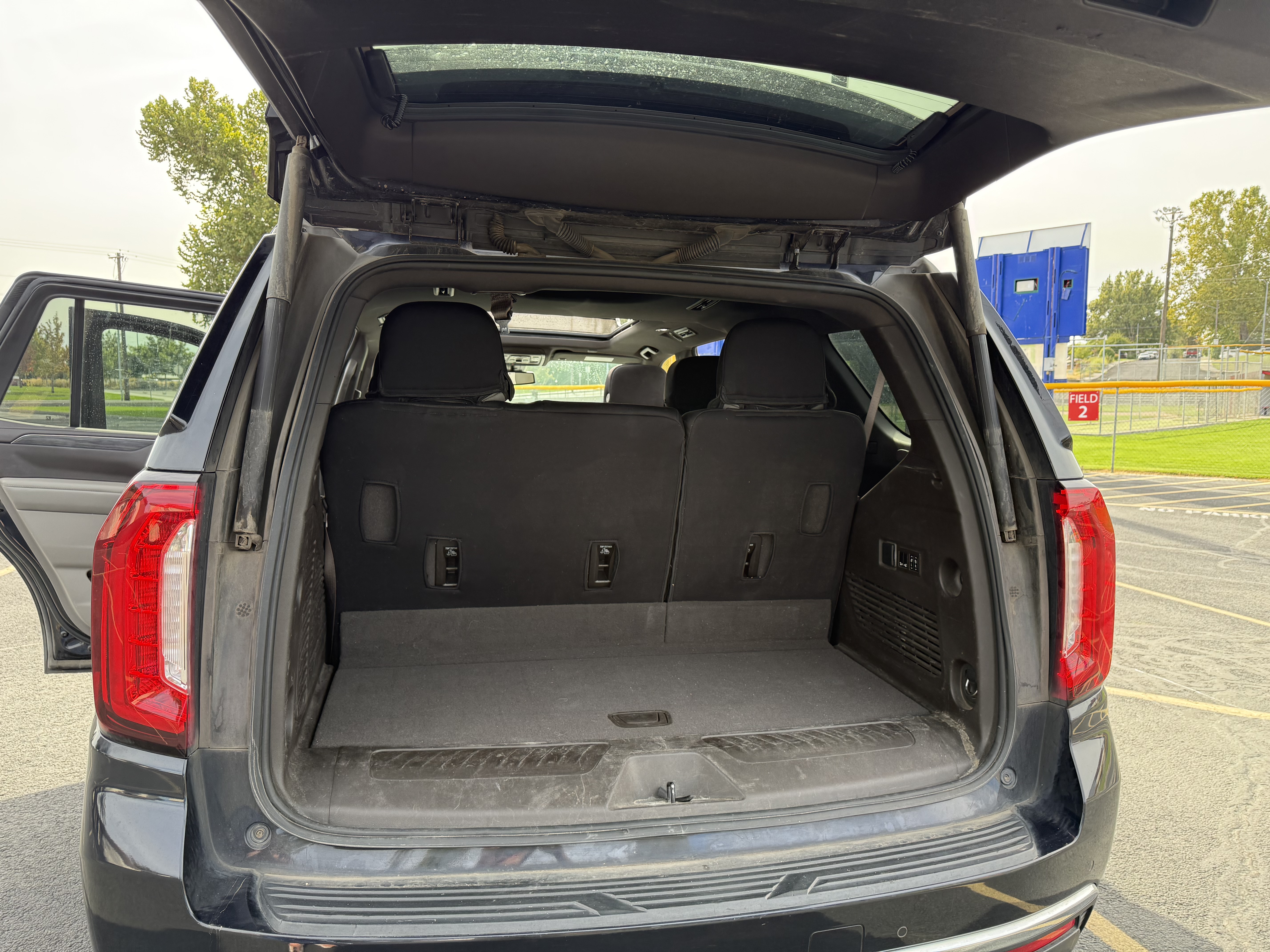 Used 2022 GMC Yukon SLT w/ SLT Premium Package AWD/4WD image 10