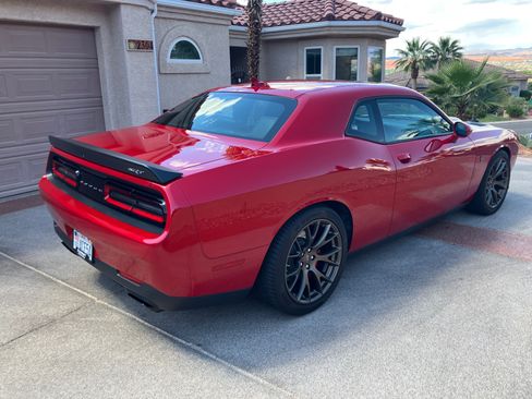 Used 2015 Dodge Challenger SRT Hellcat RWD image 4