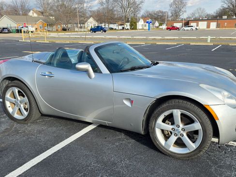Used 2006 Pontiac Solstice Convertible w/ Premium Package image 1