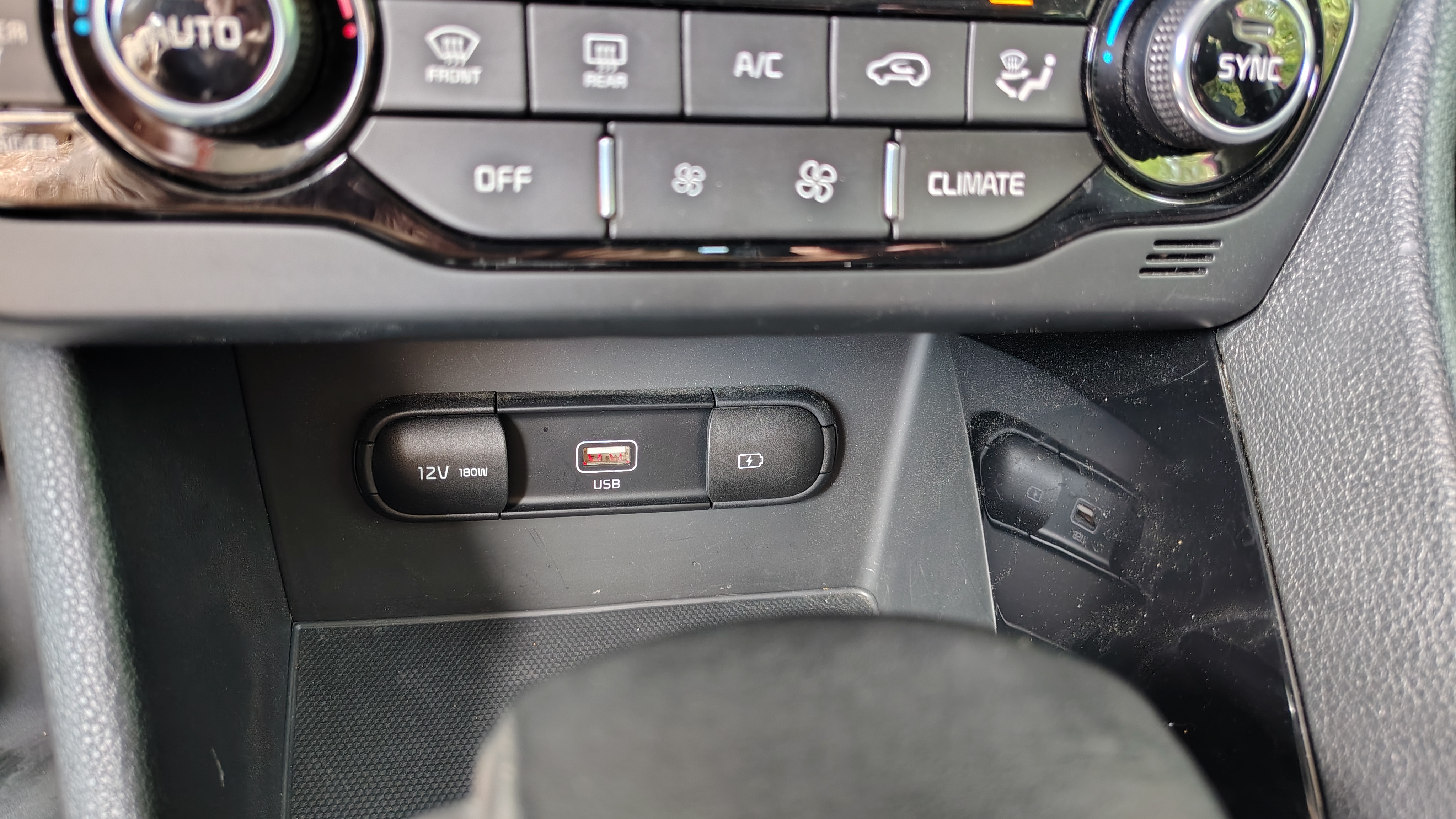 Used 2022 Kia Niro LXS FWD image 13
