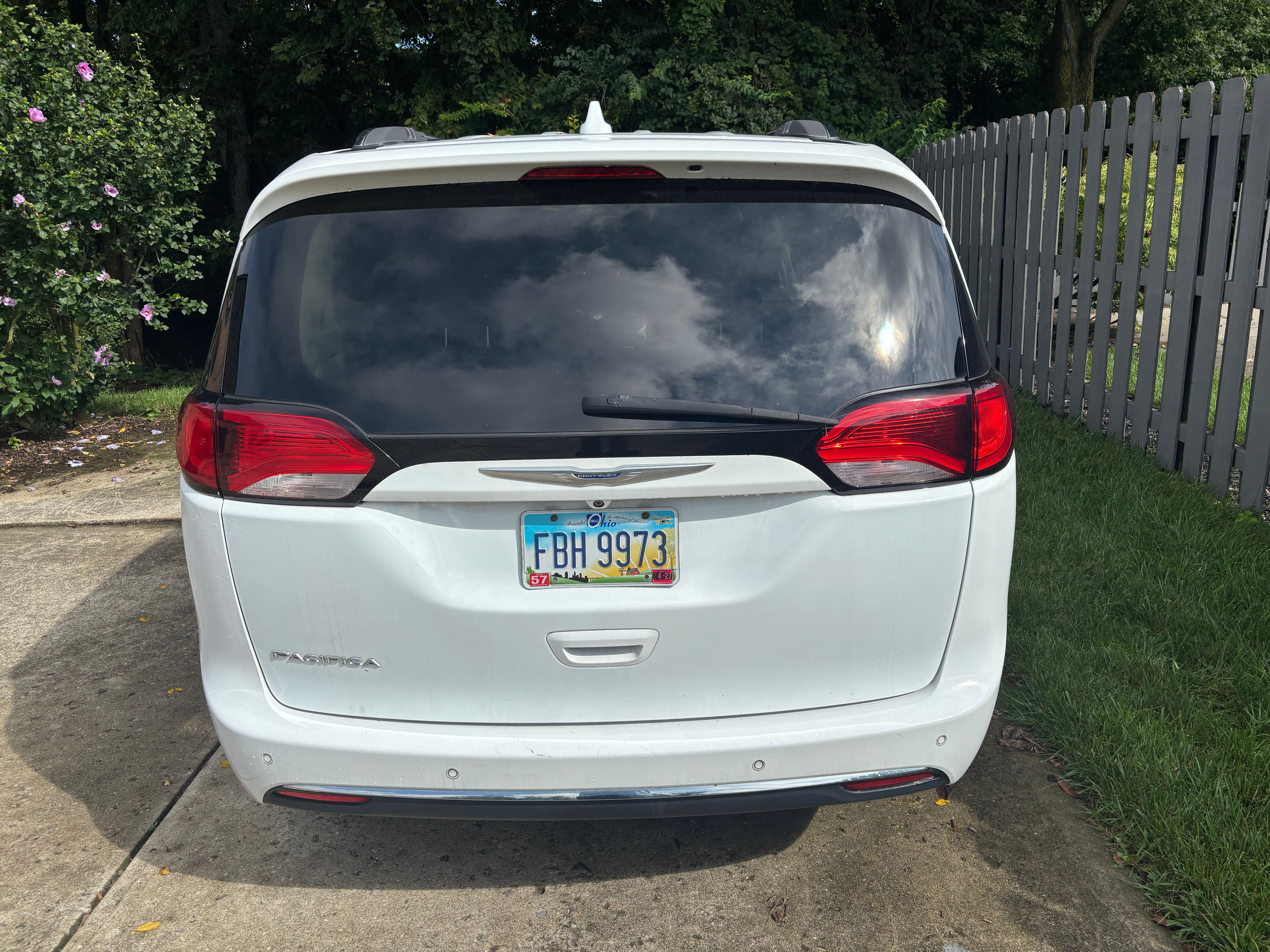 Used 2017 Chrysler Pacifica Touring-L Plus w/ Advanced Safetytec Group FWD image 5