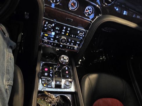 Used 2012 Bentley Mulsanne RWD image 13