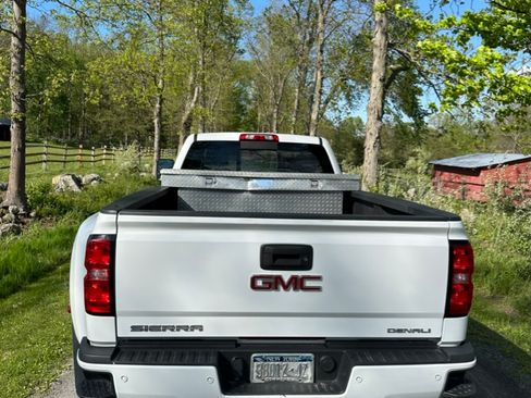 Used 2016 GMC Sierra 3500 Denali w/ Duramax Plus Package AWD/4WD image 4