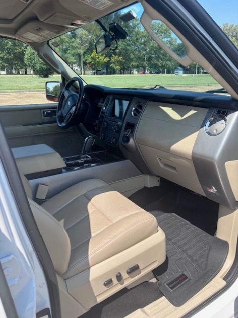 Used 2017 Ford Expedition EL Limited w/ Equipment Group 301A RWD image 12