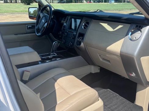 Used 2017 Ford Expedition EL Limited w/ Equipment Group 301A RWD image 12