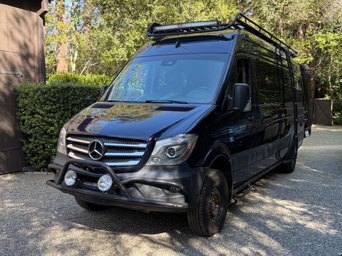 Used 2017 Mercedes-Benz Sprinter 2500 image 1