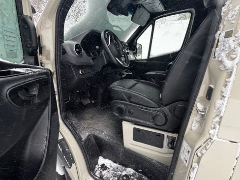 Used 2024 Mercedes-Benz Sprinter 2500 image 13
