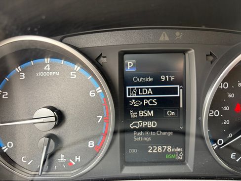 Used 2018 Toyota RAV4 XLE FWD image 6